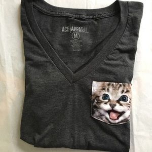 Ace | Gray T-shirt with cat pocket
